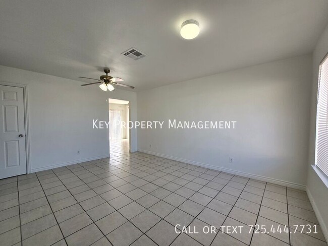 Building Photo - 3 BEDROOM 2 BATH SINGLE STORY HENDERSON HO...