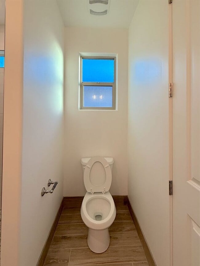 Building Photo - New 3 bed, 2 bath home with two car garage