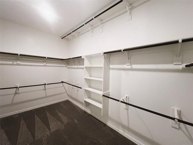 Building Photo - 247 Du Bois Ln