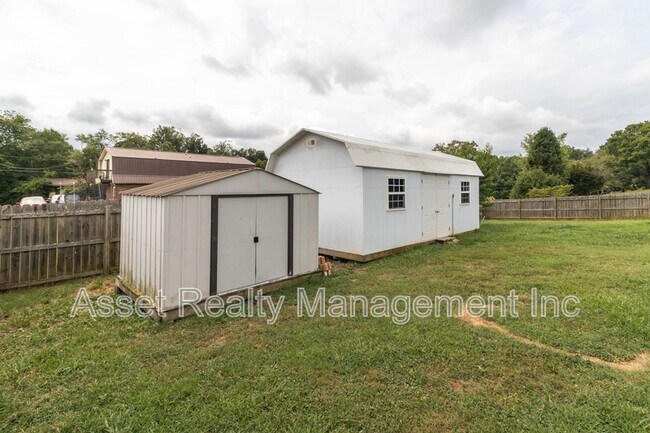 Building Photo - 2821 Vicksburg Ln