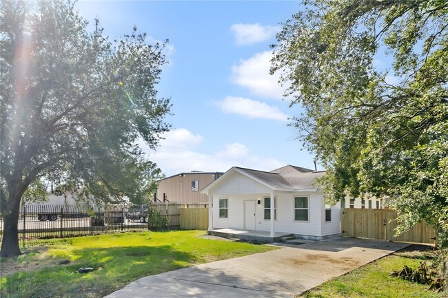 Building Photo - 4415 Castor St