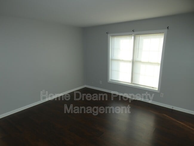 Building Photo - 1823 Meadow Dr