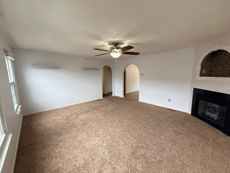 Building Photo - 2293 Flint Dr