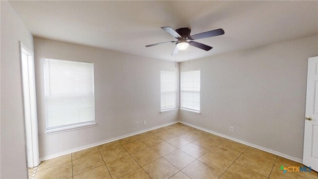 Building Photo - 2402 Lazy Ridge Dr