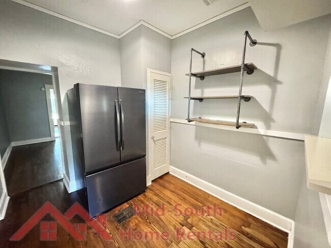 Building Photo - 666 Landis St