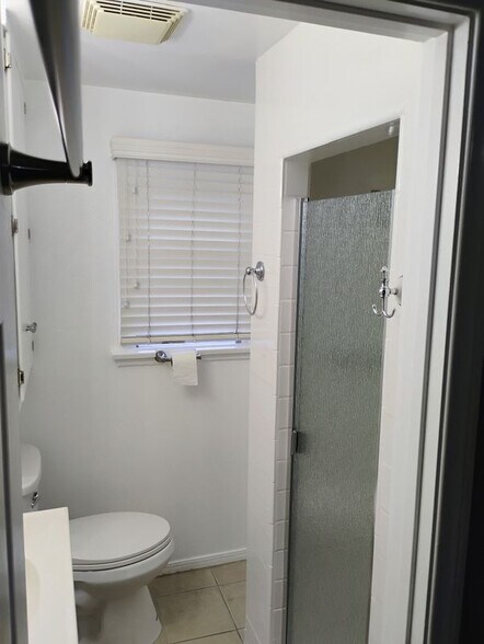 Building Photo - 664 W 3rd St