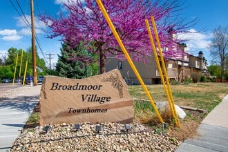 Building Photo - 16 Old Broadmoor Rd