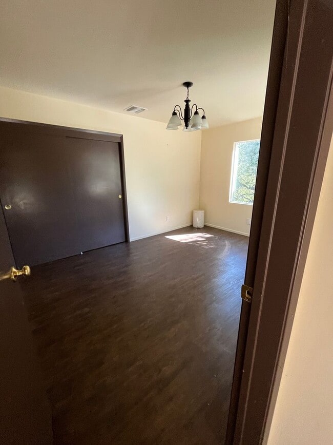 Building Photo - 4 bedroom and 4 bathroom house in LA Canada, California