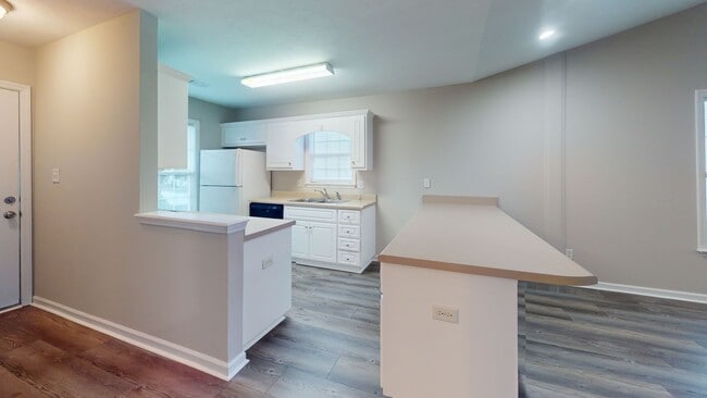 Building Photo - Townhome available now