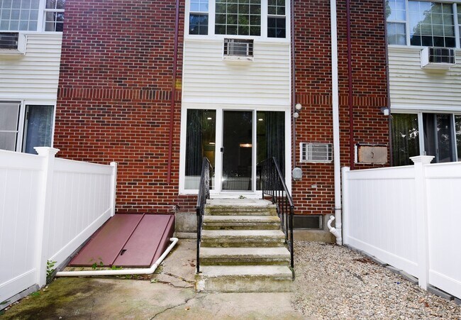 Building Photo - 41 Foundry St