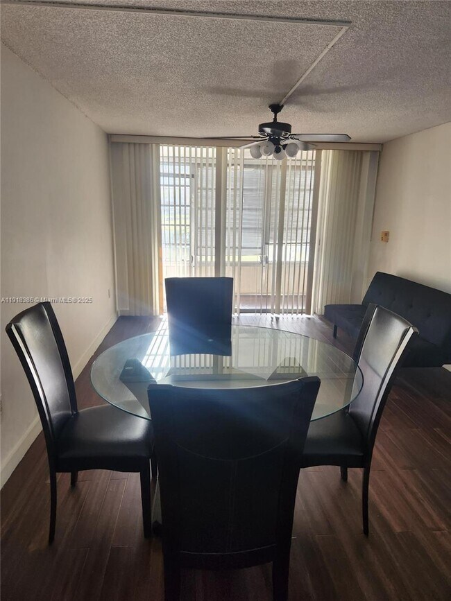 Building Photo - 8450 Sunrise Lakes Blvd