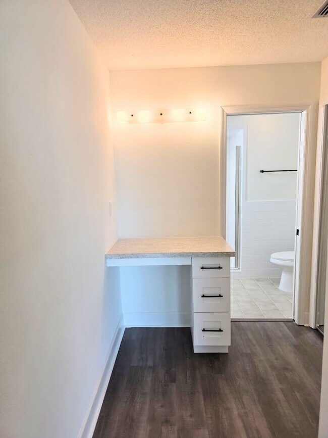 Building Photo - 2 bedroom, 2 bath condo in "The Islands"