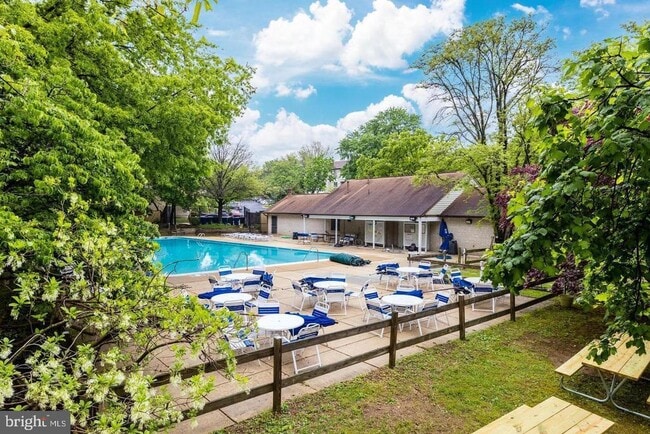 Building Photo - 5602 Bismach Dr