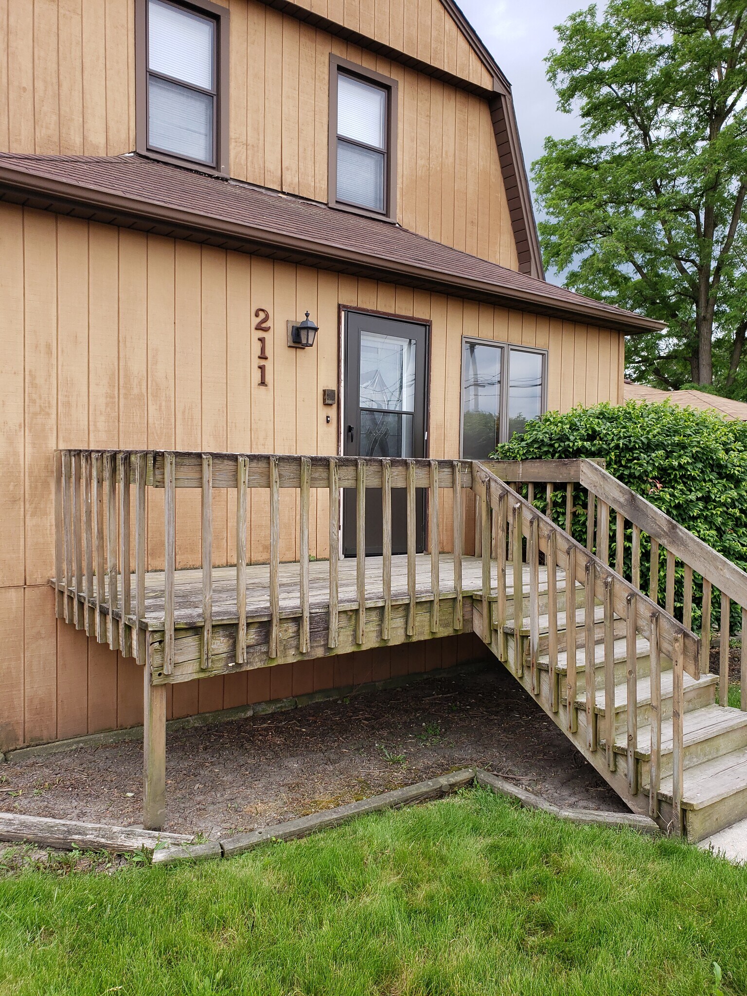 front view of property - 211 E 161st Pl