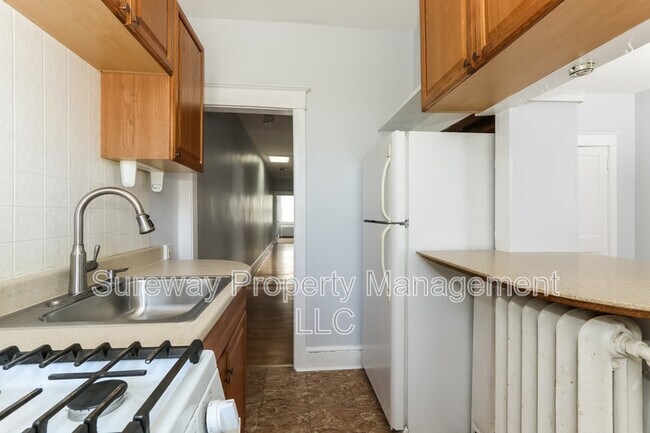 Building Photo - 139 E Plumstead Ave