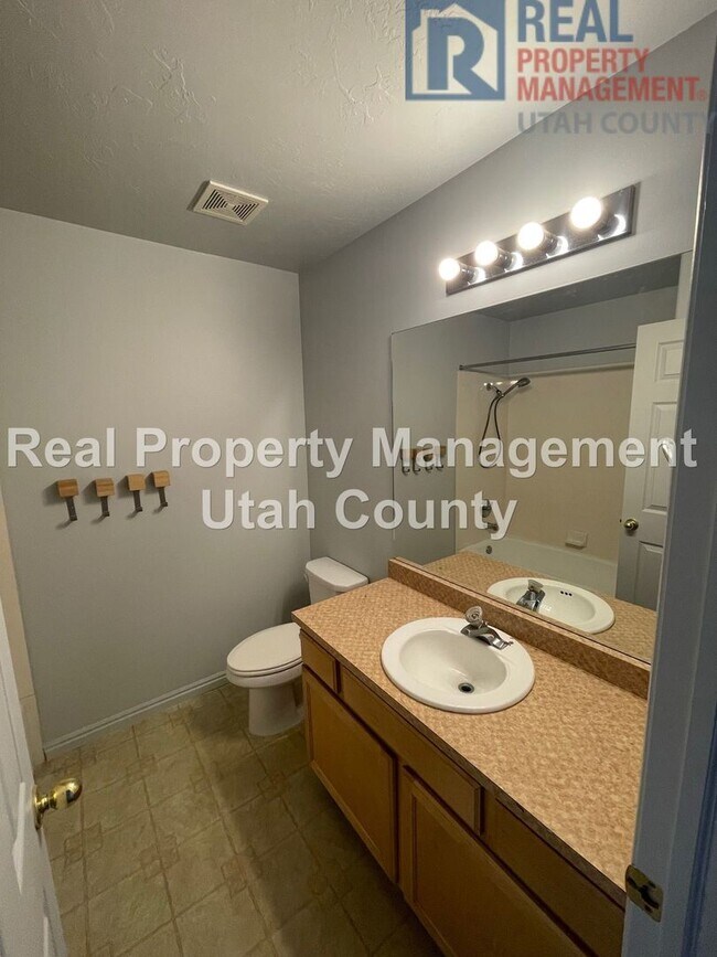 Building Photo - Spanish Fork Home