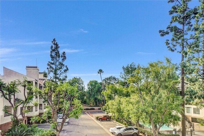 Building Photo - 5535 Canoga Ave