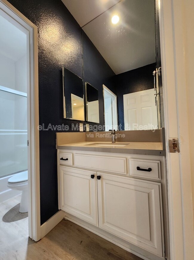 Building Photo - 14625 Dickens St