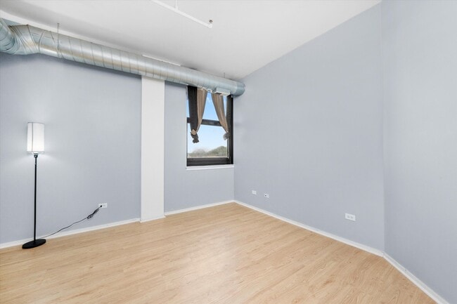 Building Photo - 2323 W Pershing Rd