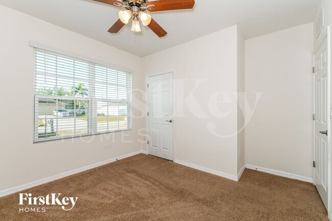 Building Photo - 1627 SW 25th Ln