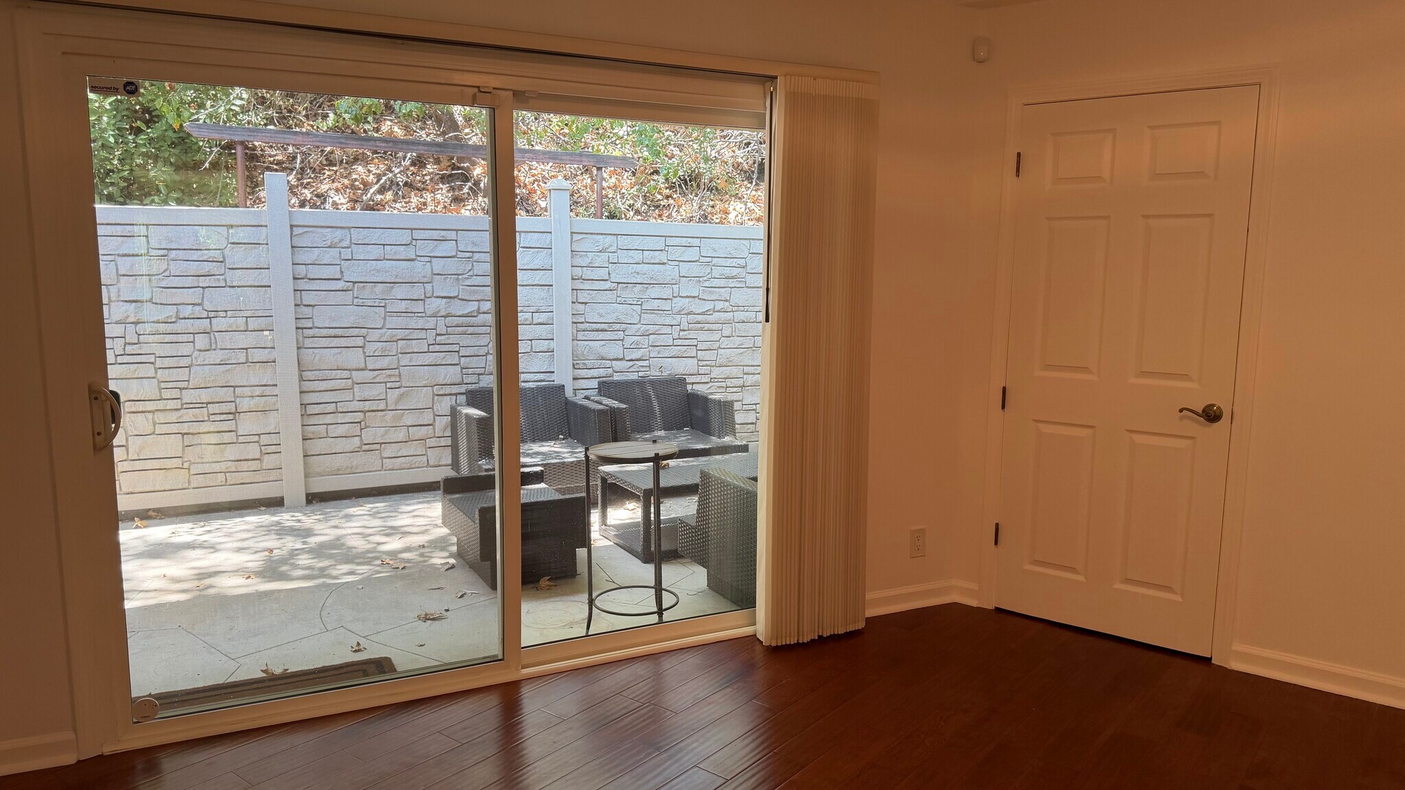 Building Photo - 1385 Greenmont Dr