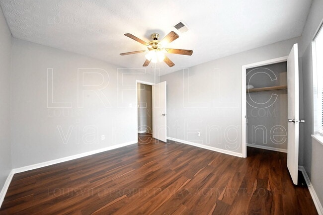 Building Photo - 621 Westport Rd