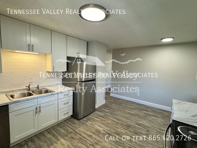 Building Photo - 997 Kirk Ave