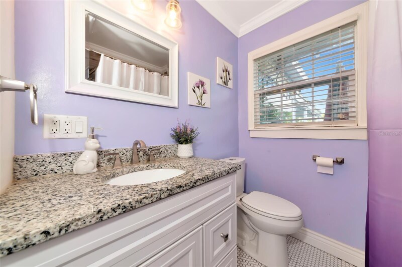 Building Photo - 2004 19th St W