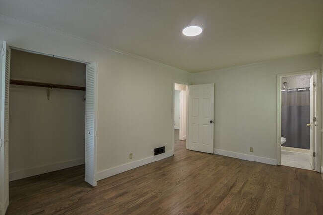 Building Photo - 1220 Ridge Rd