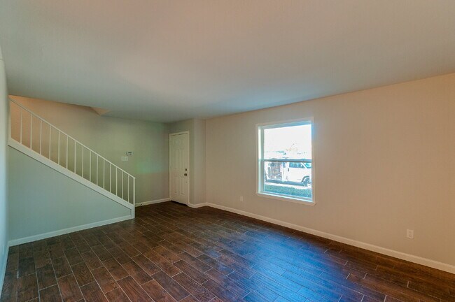 Building Photo - 2 BEDROOM/2 BATH FABULOUS LOCATION AT THE DESIRABLE ENERGY CORRIDOR