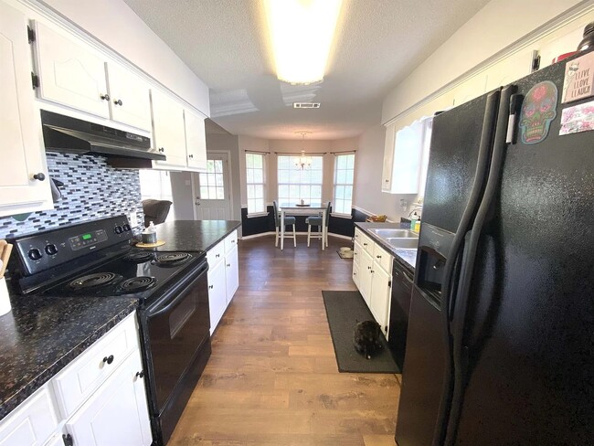 Building Photo - 1511 Homestead Dr W