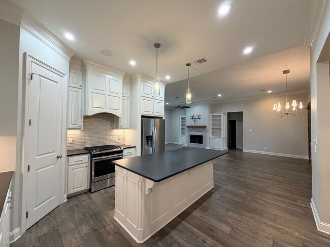 Building Photo - Gated Community Close to Barksdale Air Force Base...