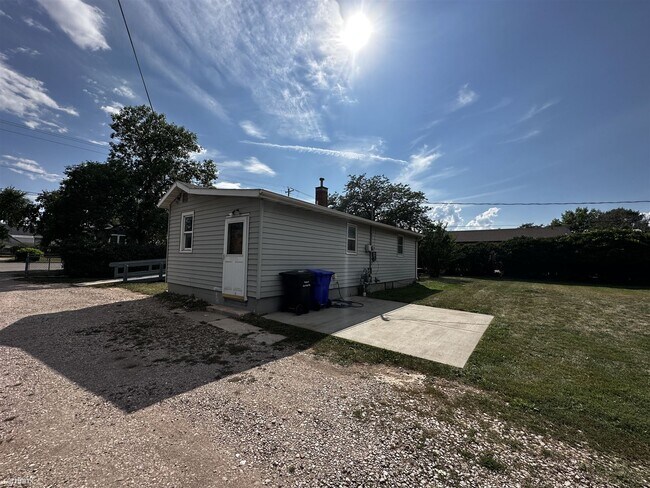 Building Photo - 2 br, 1 bath House - 2710 West Rapid Street
