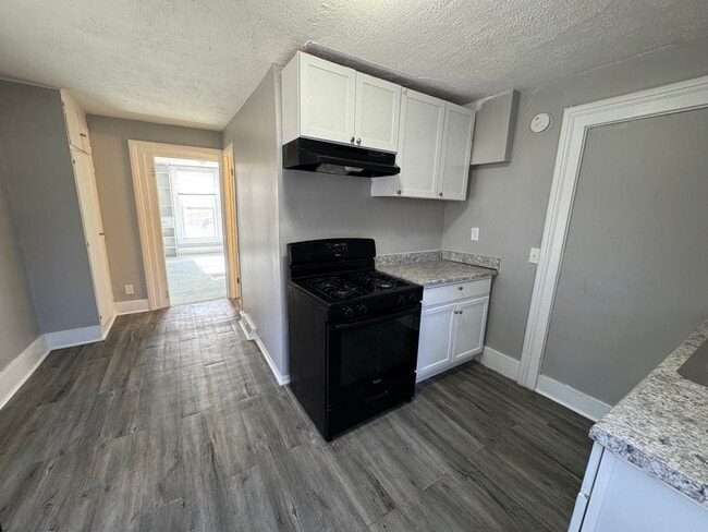 Building Photo - 618 E Locust St