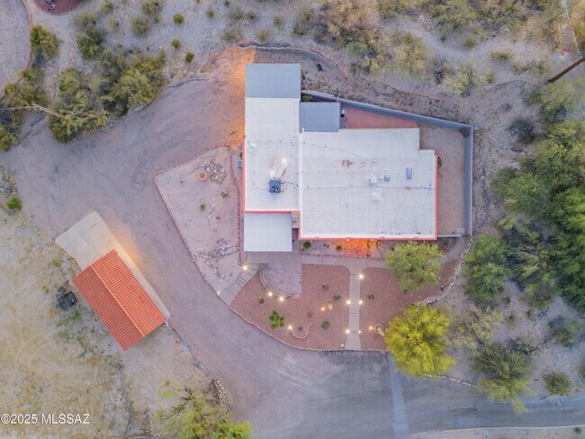 Building Photo - 1101 W Roller Coaster Rd