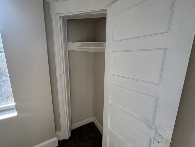 Building Photo - 410 N Loudon Ave