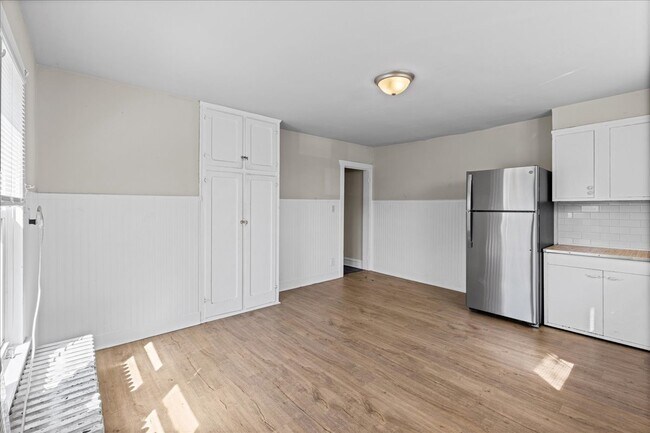 Building Photo - 204 N Broadway