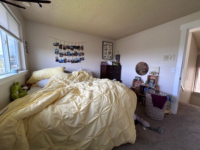 Building Photo - Large 4 Bedroom home with views of Bellingham Bay and Garage