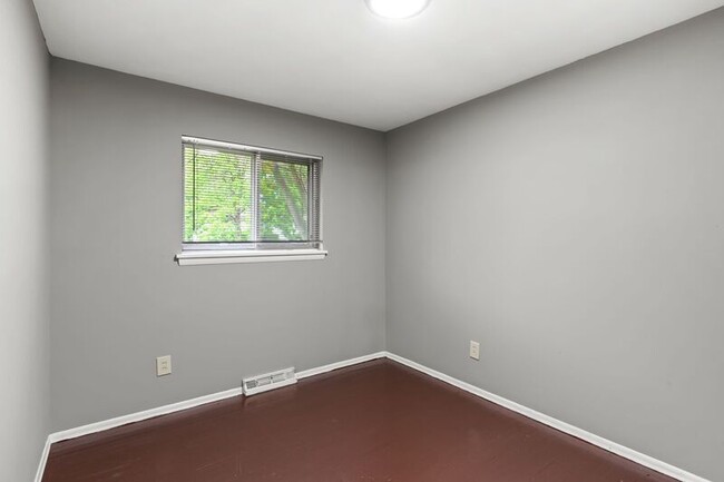 Building Photo - 834 Font Ln