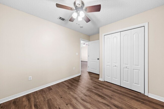 Building Photo - 502 Hyde Park Dr