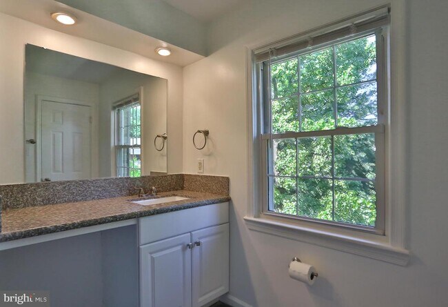 Building Photo - 2402 Windbreak Dr