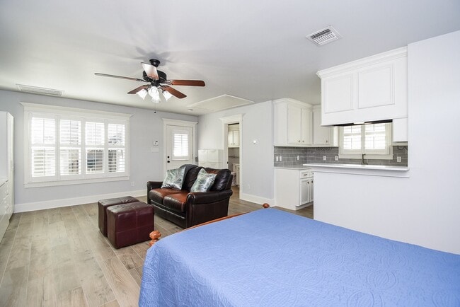 Building Photo - 1349 Heights Blvd