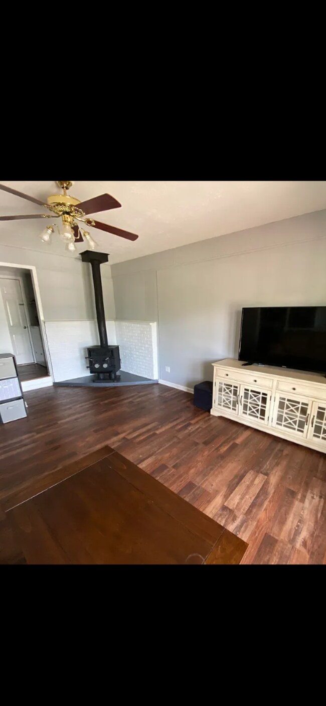 Building Photo - 512 Meadow St