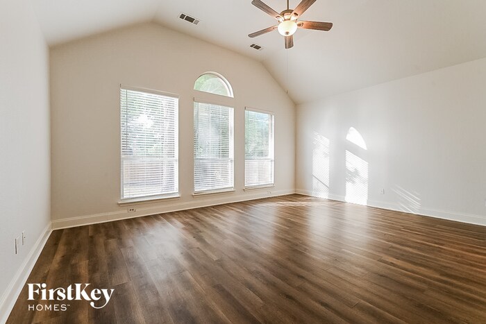 Building Photo - 8606 Granville Dr