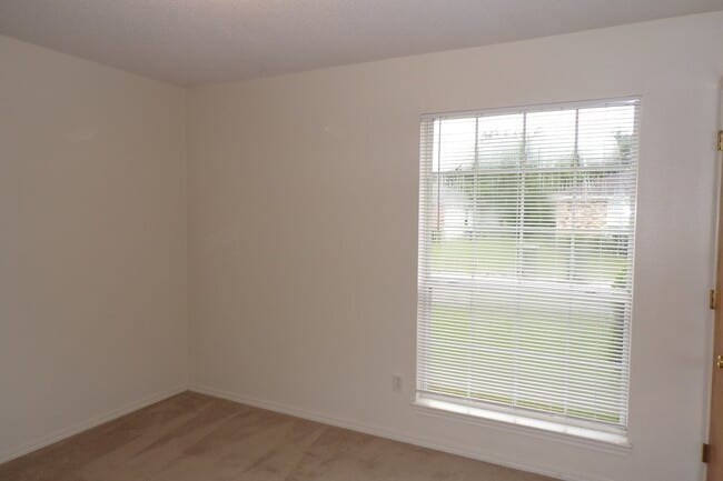Building Photo - Southwest Pensacola 3BR/2BA Patio Home Ava...