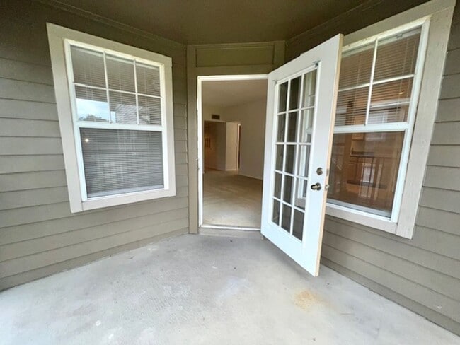 Building Photo - Move in NOW- Spacious 2 bedroom 1 bath condo on 3rd floor in gated community! Water included with...
