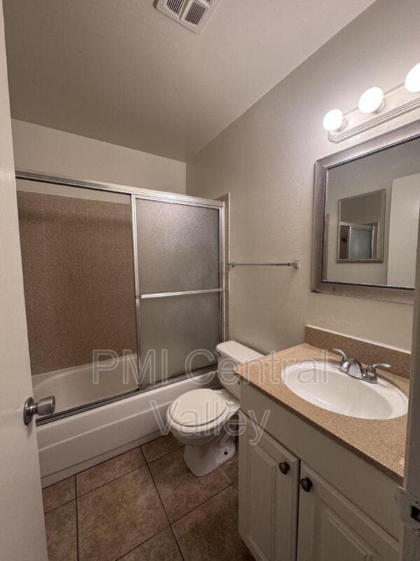 Building Photo - 4479 La Cresta Way