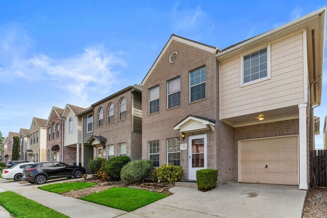 Building Photo - 218 Plaza Del Sol Park