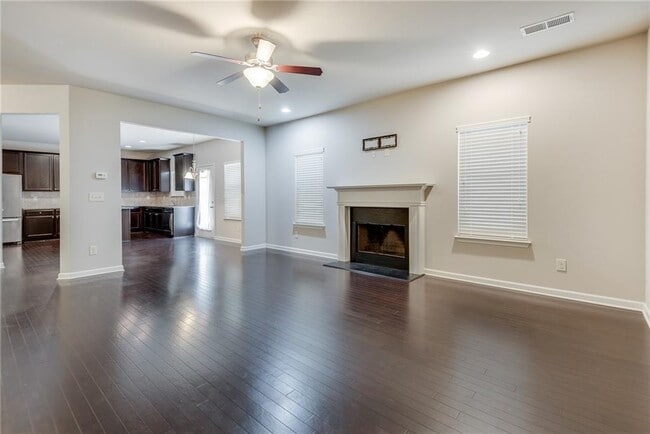 Building Photo - 933 Whitfield Oak Way NE