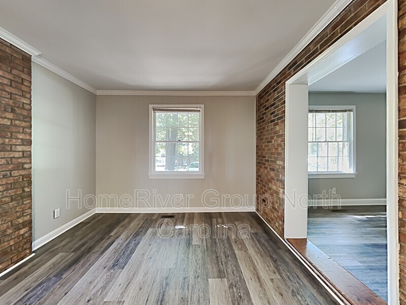 Building Photo - 136 Old Meadowbrook Rd